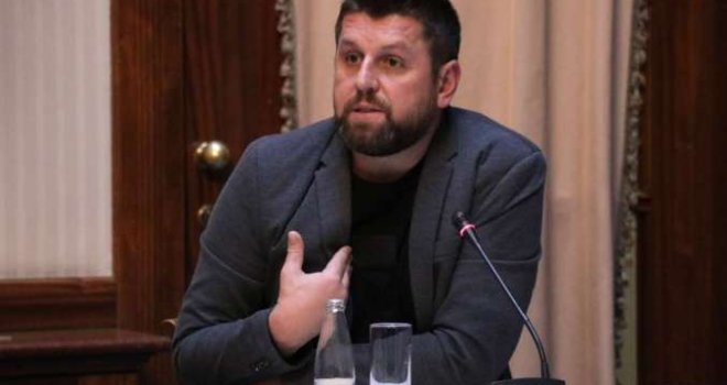 'Oj Ćamile, nisi više glavni, pobijedio narod pravoslavni': Duraković objavio snimak sa SNSD-ovog skupa