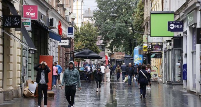 Objavljena dugoročna vremenska prognoza: Ljetnu odjeću zamjenit će jakne i kišobrani