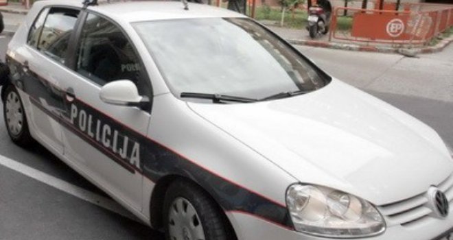 Nesreća na Vogošćanskoj petlji: Dacia završila na krovu
