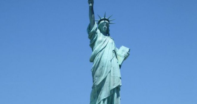 Panika u New Yorku: Kip slobode evakuiran zbog sumnjivog paketa