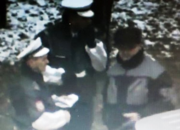 blusrcu.ba-VIDEO/CENTAR BANJALUKE: Policajci uzimaju mito pred očima građana