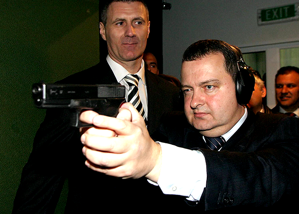 Ivica Dačić s pištoljem