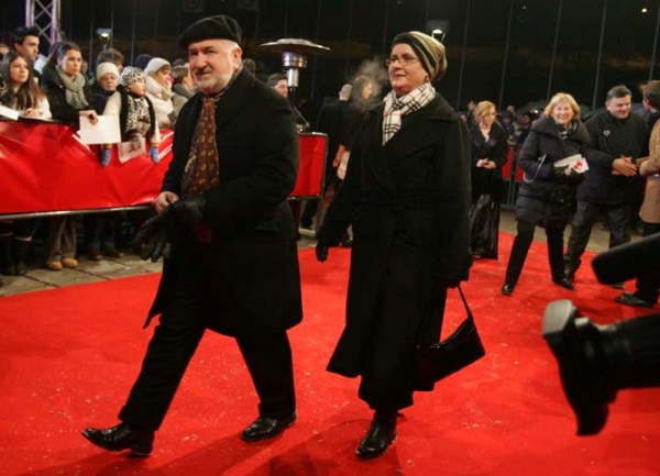 Reis Mustafa Cerić sa suprugom na crvenom tepihu/ Foto: DEPO PORTAL