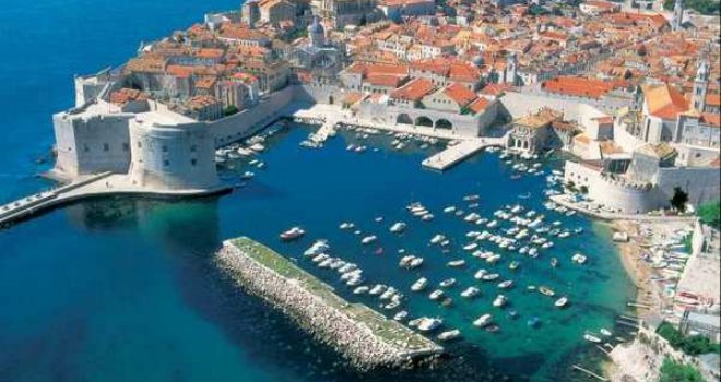 Šetali biste historijskom jezgrom Dubrovnika u kupaćem kostimu? Evo koliku ćete kaznu platiti!