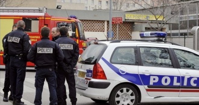 Opet panika: Radikalni islamista ranio dva francuska policajca