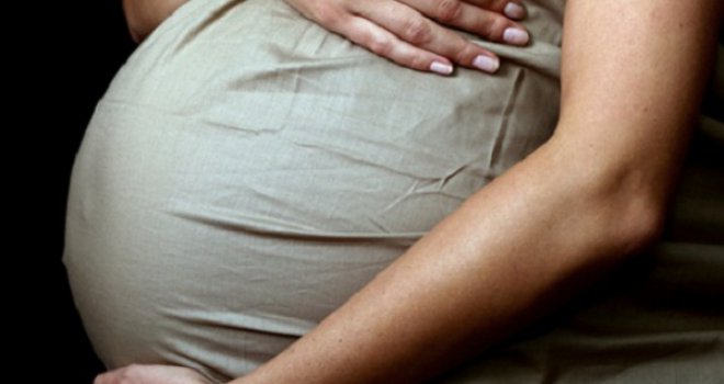 Koronavirus ne prelazi na bebu u maternici, posebno u kasnoj fazi trudnoće