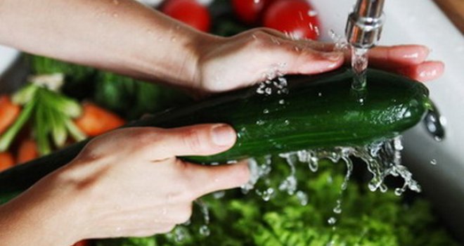 Ovim jednostavnim postupkom uklonite pesticide s voća i povrća 