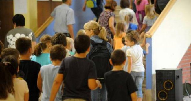 Skandal u beogradskoj osnovnoj školi: Učenica oralno zadovoljavala dječaka, pred cijelim razredom