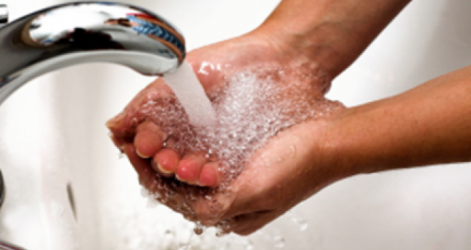 Pranje ruku u doba korone: Koji je sapun bolje koristiti - tečni ili tvrdi? I zašto vam ne treba antibakterijski... 