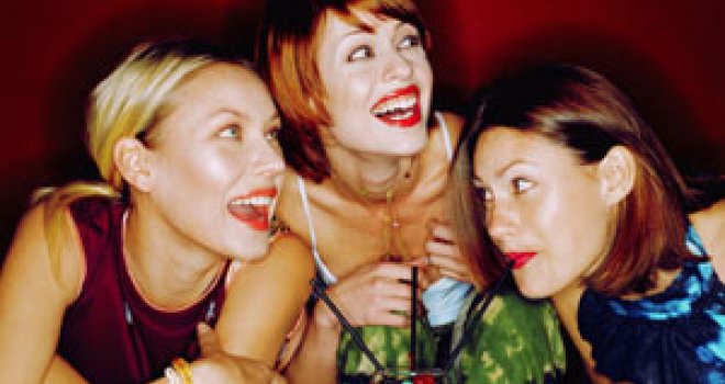 15 odvratnih stvari koje žene rade sa prijateljicama