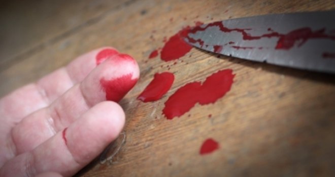 Krvavo u susjedstvu: Izbola vlastitu sestru nožem  i pobjegla iz stana!