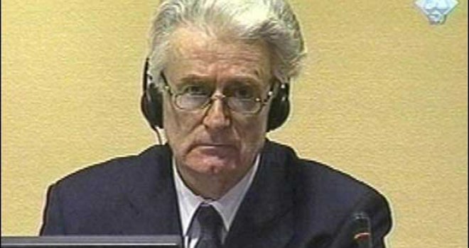 Tik prije presude, Karadžić sudije obavještava da je teško bolestan, a strahuje i od raka