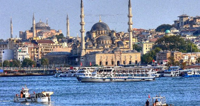 Turska je na putu ka šerijatu, spominje se 'vjerski ustav', a na ulicama se vidi sve više marama