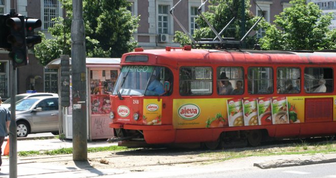 Tuča putnika u sarajevskom tramvaju, jedna osoba  prebačena na KUM!