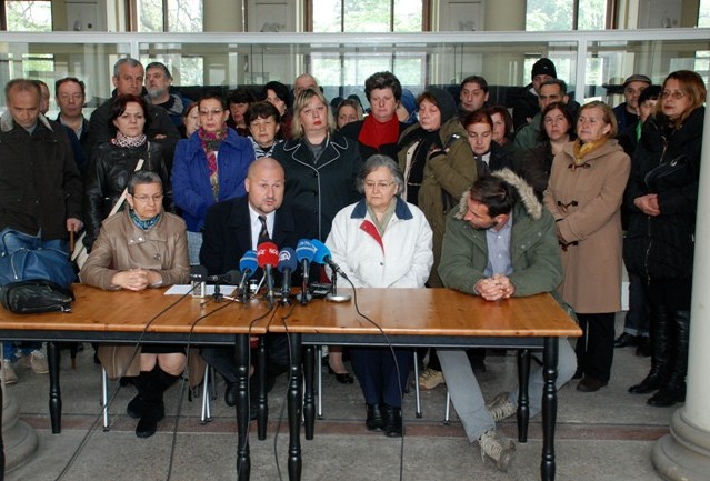 Adnan Busuladžić s uposlenicima Zemaljskog muzeja/ Foto: AA