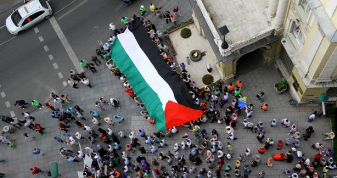 Stotine demonstranata na ulicama Sarajeva poručili: Zaustaviti fašističku agresiju na Gazu
