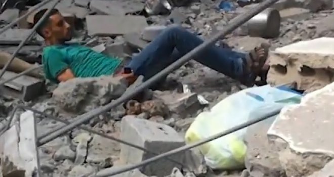 Snajperski pogodak zabilježen kamerom: Ubili palestinskog mladića, dok je u ruševinama tražio porodicu