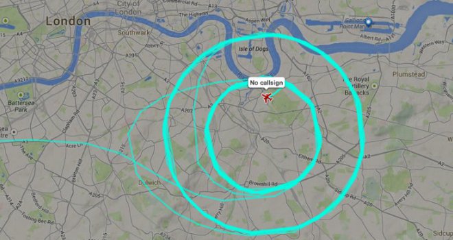 Misteriozni avion sat i po letio iznad Londona!