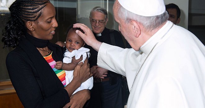 Papa Franjo primio Sudanku osuđenu na smrt jer nije htjela primiti islam