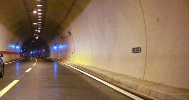 Trostruki sudar u tunelu, veći broj ozlijeđenih
