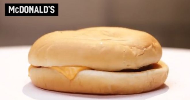 Šta se desi s McDonald'sovim cheesburgerom nakon što odstoji 30 dana?
