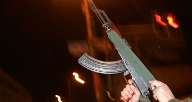 Šok u Travniku: Zastao sa djevojkom da uživa u intimi, pa upucan iz kalašnjikova