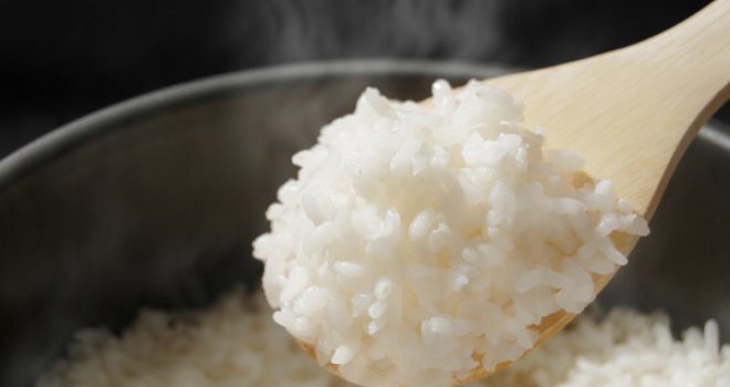 Ovo sigurno niste znali: Postoji nešto što morate napraviti prije kuhanja riže - bit će mnogo ukusnija!