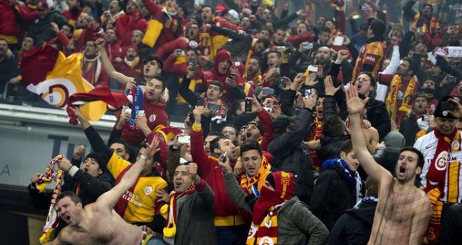 Navijači Galatasaraya zviždali tokom minute šutnje ubijenom navijaču Zvezde