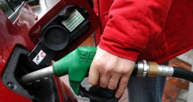 Novi cjenovnik: U Sarajevu se više litar dizel goriva ne može kupiti ispod tri marke