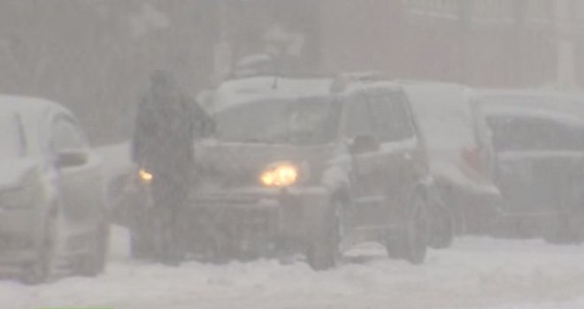 Moskva: Snježna oluja izazvala haos, zabilježeno 500 udesa na sat!