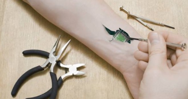 Šveđani uposlenicima ugrađuju čipove ispod kože: Sad stvarno postajemo roboti!