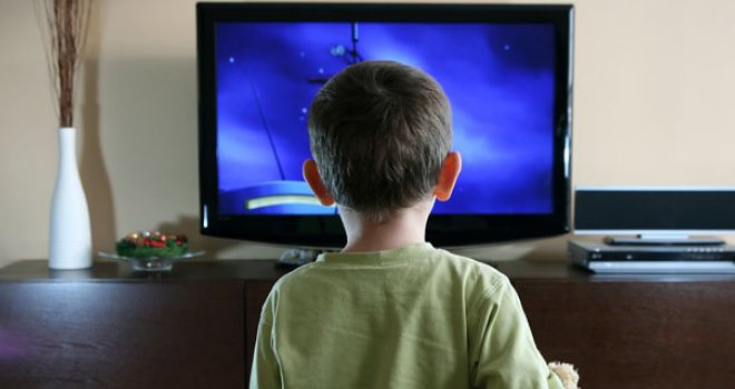 Vrlo opasno: Nipošto ne ostavljajte dijete da konstantno bulji u TV da ne biste zažalili