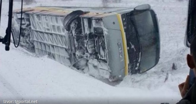 Prevrnula se dva autobusa na području Livanjskog kantona, jedan bio pun učenika!