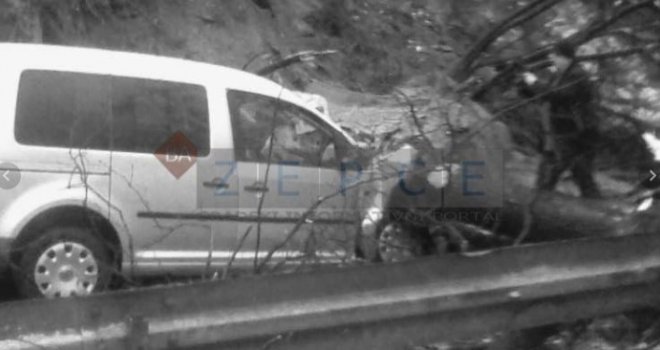 Automobilom udario u odronjenu zemlju i poginuo, potpuno blokiran put Žepče-Nemila