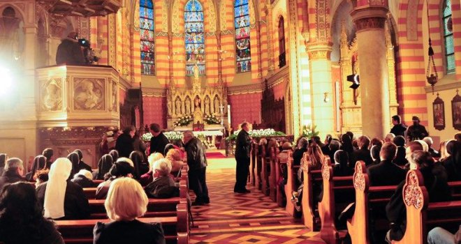 Uskršnja misa u Sarajevu: 'Čovjek je izgubio sebe i odnos sa Bogom'  
