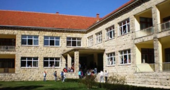 'Norijada' u Tomislavgradu: Razbijali po školi, pa odbili da plate