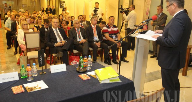 Zvizdić otvorio konferenciju Biznis plusa u Mostaru: BiH jeste komplikovana, ali predano ćemo raditi