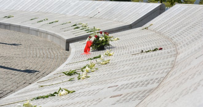Srbija: Četiri stranke predložile rezoluciju o osudi genocida u Srebrenici