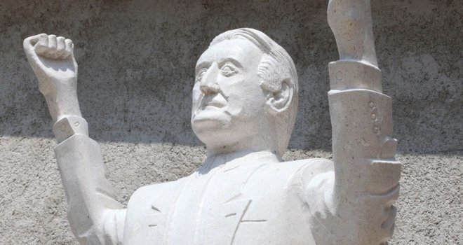 Šta se to bijeli?! Da li je ovo najbizarniji spomenik prvom hrvatskom predsjedniku?