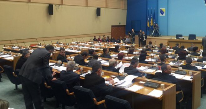 Vijeće naroda RS nije podržalo veto Bošnjaka na odluke o referendumu u RS-u