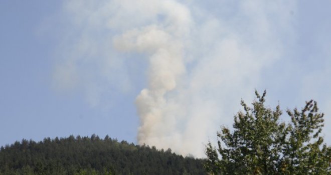 Požar na Trebeviću i dalje nije ugašen, ali je pod kontrolom