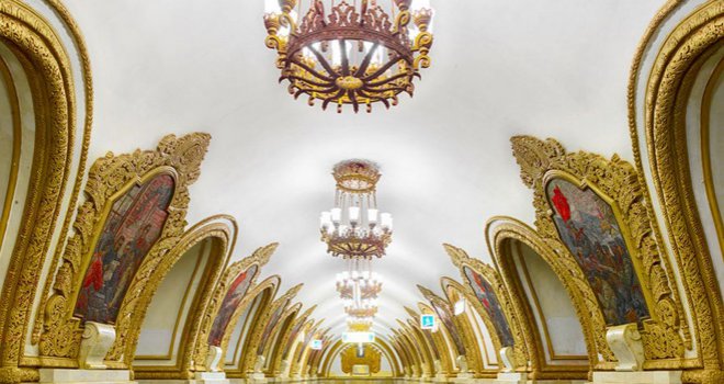 Prošetajte ruskim istorijskim metro stanicama: Da li je to kič ili perverzni luksuz?