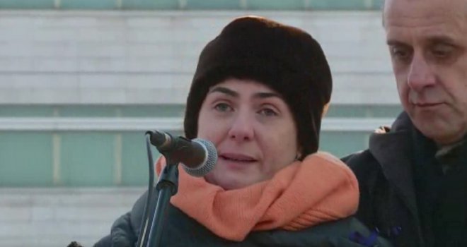 Alisa Mahmutović: Suprugu i meni blokirali su telefone, hakirana je Građanska inicijativa Pravda za Mahira