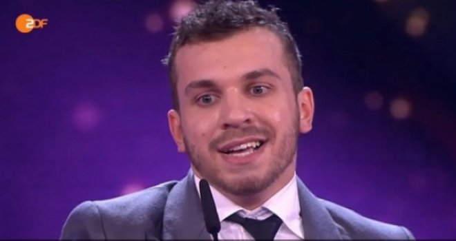 Nekad izbjeglica, danas uspješan mladi Bosanac: Edin Hasanović nagrađen 'Zlatnom kamerom' za najboljeg glumca!