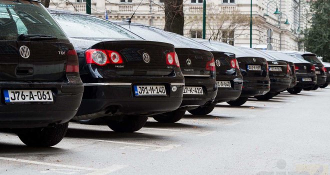 Zapanjujuće cifre: Pogledajte koliko zaista ima službenih automobila u BiH!