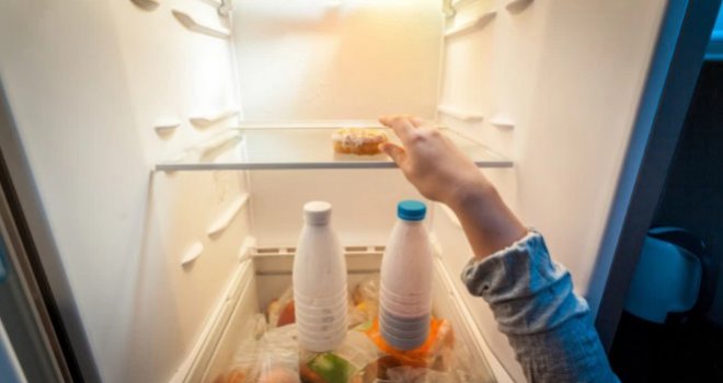 Mlijeko nemojte stavljati na gornju policu u frižideru, evo zašto