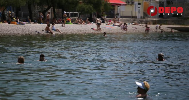 Intervenisala policija: Više osoba se potuklo na plaži u Neumu, a razlog je...