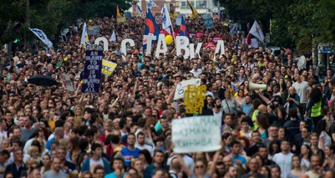 Beograd: Hiljade ljudi protestuje zbog rušenja Savamale, Vučić poručio: Trebali smo rušiti i ranije!
