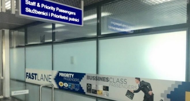 Bruka na sarajevskom aerodromu: Natpisi na pogrešnom engleskom, niko da se sjeti da ispravi!