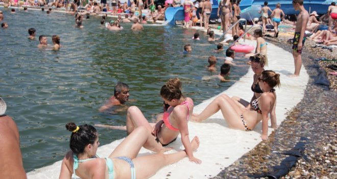 Panonska jezera u Tuzli za četiri dana posjetilo 40.000 kupača